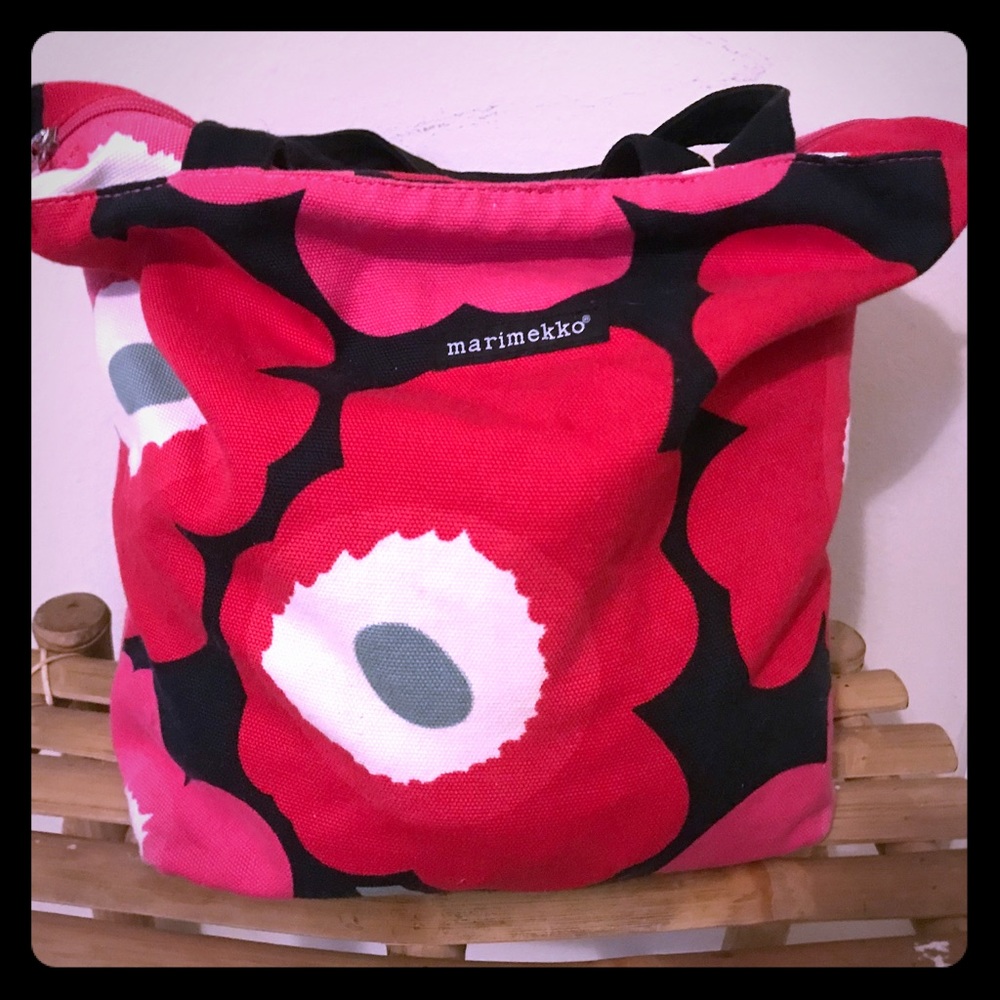 Cute colorful tote with a zipper!